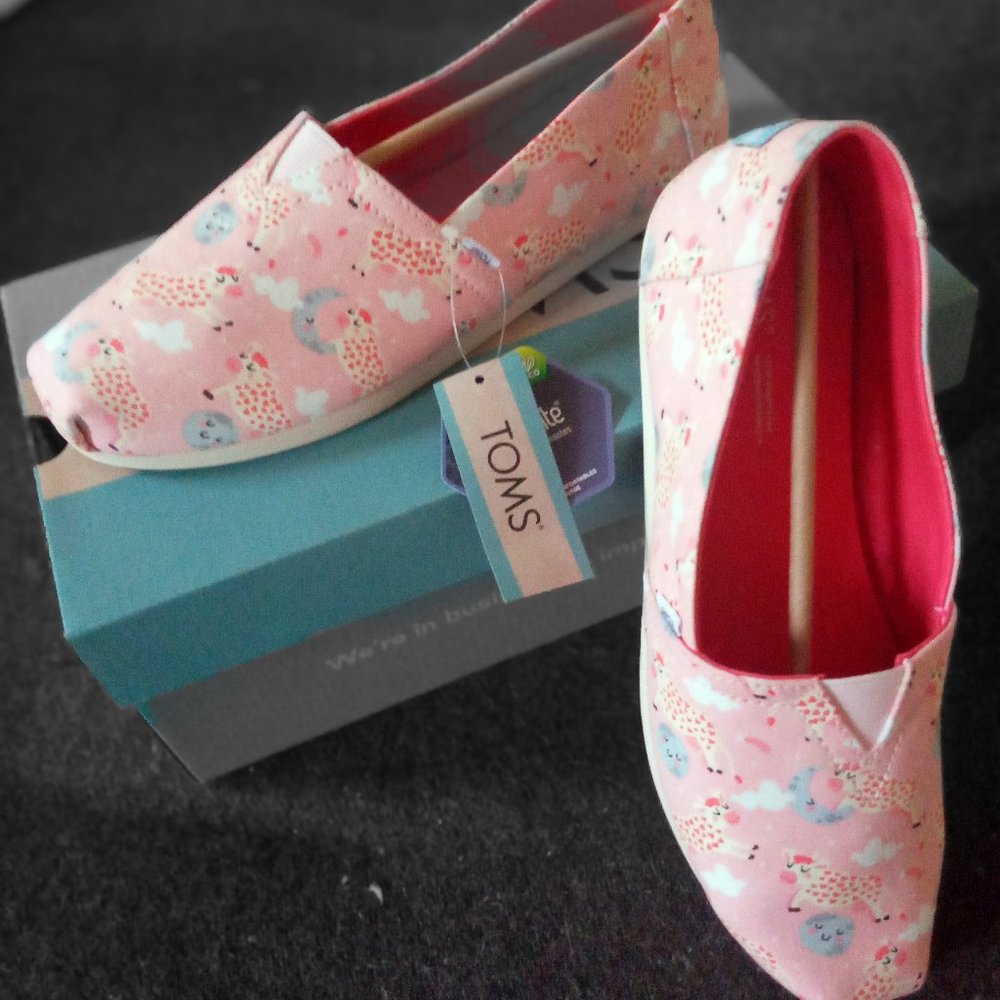 NIB Toms Shoes W9.5